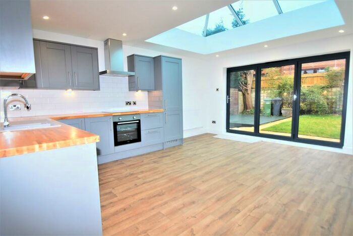 4 Bedroom Detached Bungalow To Rent In Available With No Deposit, Yew Tree Close, Hedge End, SO30