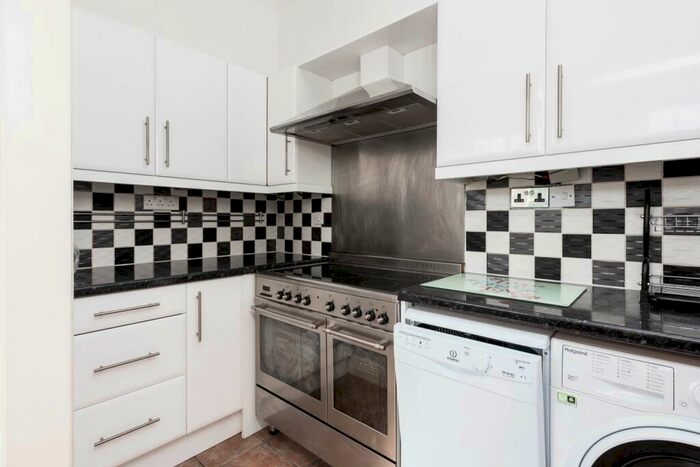 2 Bedroom Apartment To Rent In Military College, Bennett Crescent, Oxford, OX4