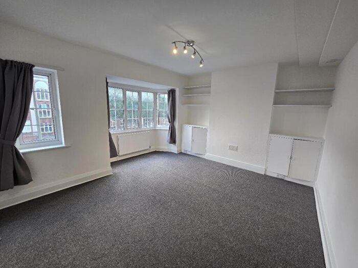 2 Bedroom Flat To Rent In Vivian Mansions, Vivian Avenue, Hendon, Barnet, London, NW4
