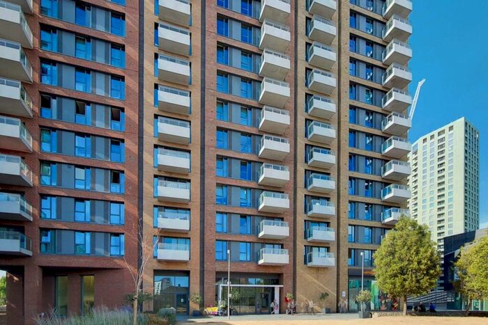 3 Bedroom Flat To Rent In Jefferson Plaza, Bow, London, E3