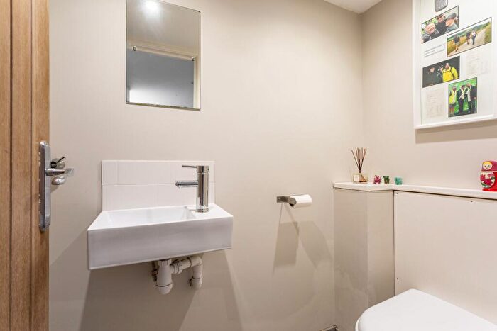 3 Bedroom Terraced House For Sale In Southover Street, Brighton, BN2 - Photo 11