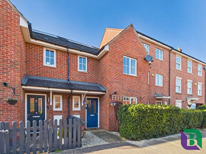 3 Bedroom Semi Detached House For Sale In Greensand View, Woburn Sands, MK17