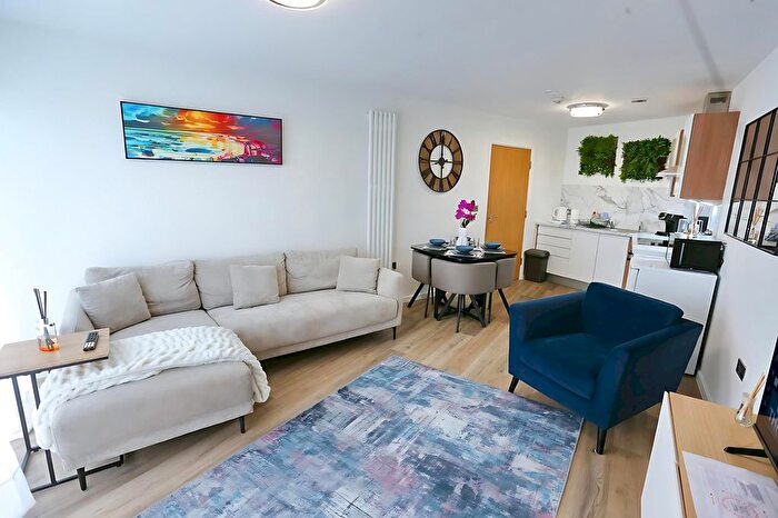 2 Bedroom Flat To Rent In Manchester, M11