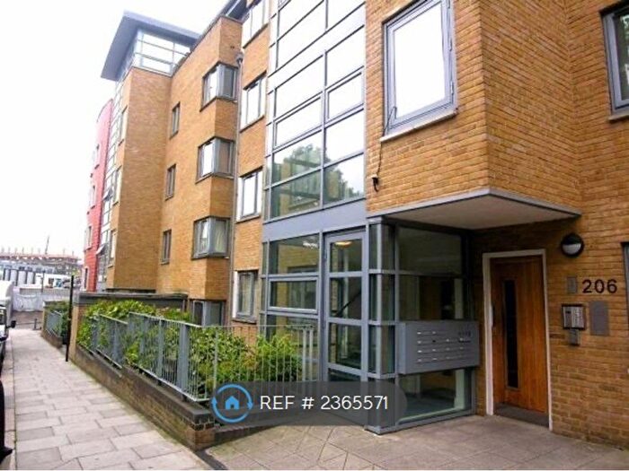 3 Bedroom Flat To Rent In Regents Park Road, London, NW1