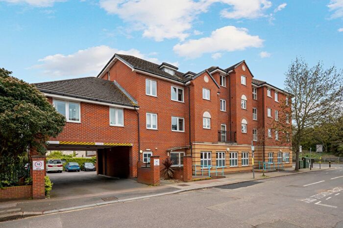 2 Bedroom Flat For Sale In Clifton Park Avenue, Raynes Park, SW20