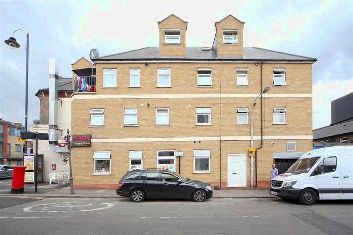 3 Bedroom Flat To Rent In Hoe Street, London, E17