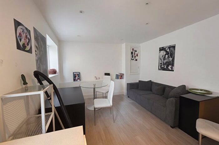 3 Bedroom Flat To Rent In Broadway Parade, Crouch End, N8