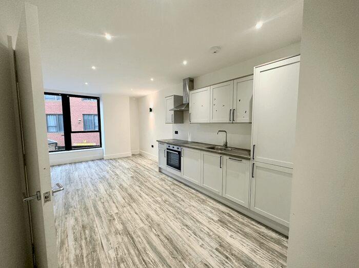 2 Bedroom Flat To Rent In Clarence Street, Swindon, SN1