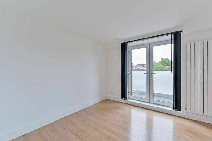2 Bedroom Flat To Rent In Ashbourne Road, Tooting, Mitcham, CR4