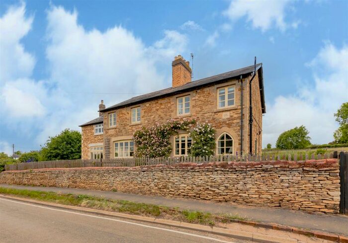 4 Bedroom Character Property For Sale In Main Street, Seaton, LE15