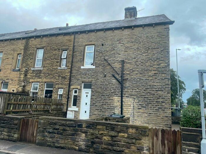 3 Bedroom End Of Terrace House To Rent In Bradford Road, Keighley, West Yorkshire, Uk, BD21