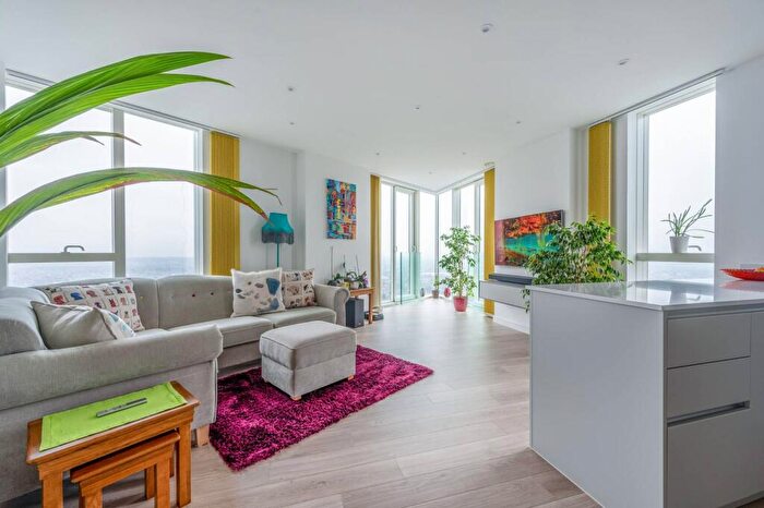 3 Bedroom Flat For Sale In Saffron Central Square, Croydon, CR0