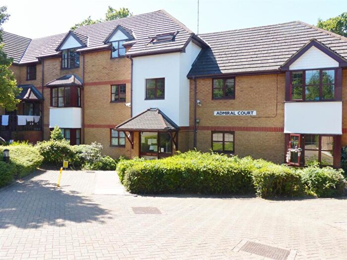 2 Bedroom Apartment To Rent In Barton Close, Hendon, NW4