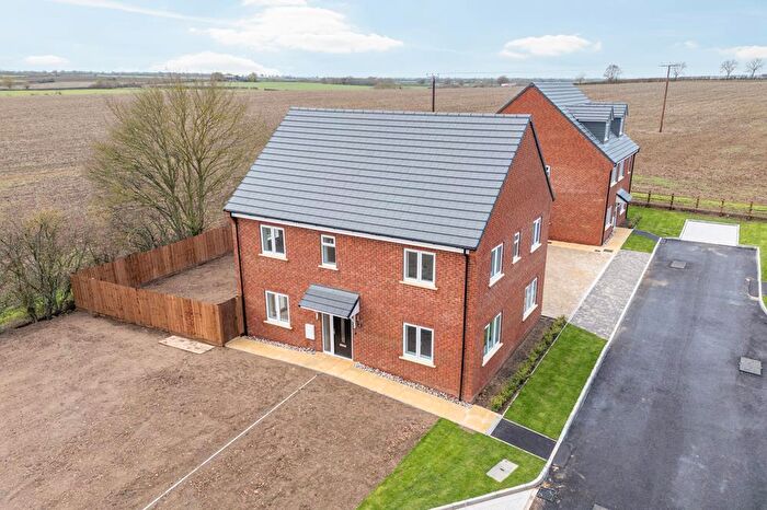 3 Bedroom Detached House For Sale In Blackberry Close, Great Barford, MK44