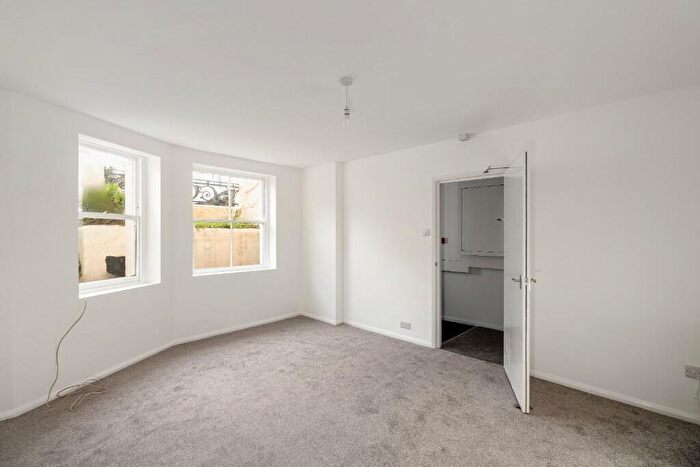 1 Bedroom Apartment To Rent In Albert Road, BN1