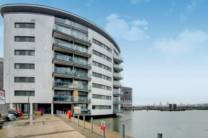 3 Bedroom Flat To Rent In The Mast, E16