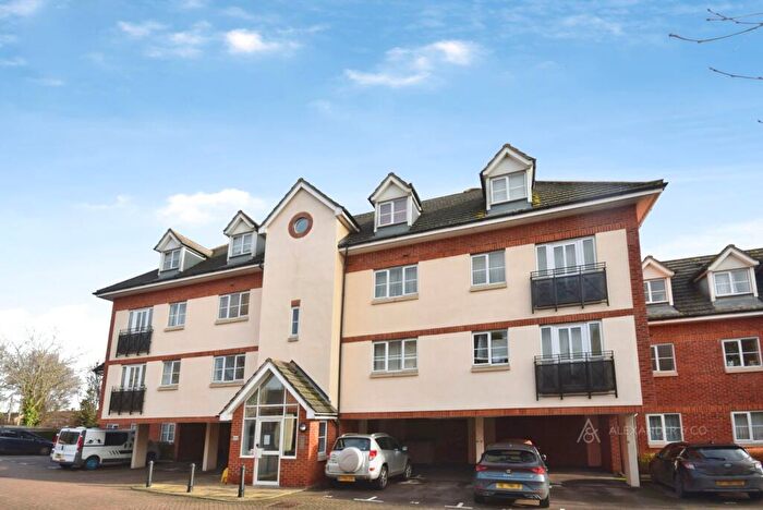 2 Bedroom Flat To Rent In Coy Court, Aylesbury, Buckinghamshire, HP20