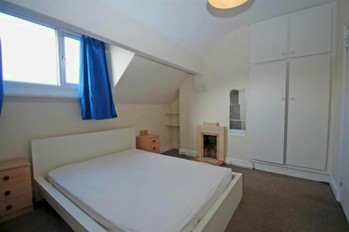 1 Bedroom Studio To Rent In Heathfield Terrace, Headingley, Leeds, LS6