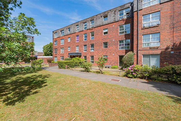 2 Bedroom Apartment For Sale In Marlowe Gardens, Eltham, London, SE9