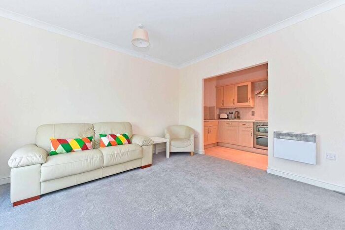 1 Bedroom Flat To Rent In High Road, North Finchley, London, N12
