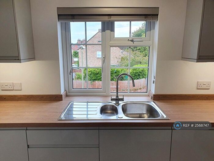 2 Bedroom Flat To Rent In Orchard Mead, Ringwood, BH24