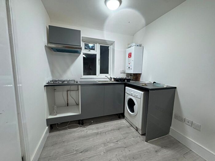 1 Bedroom Studio To Rent In Mornington Crescent, TW5