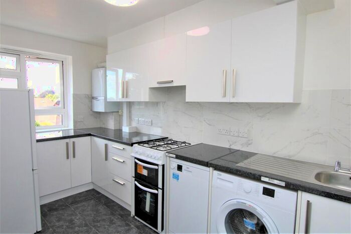 2 Bedroom Flat To Rent In Upper Fosters, New Brent Street, Hendon, NW4