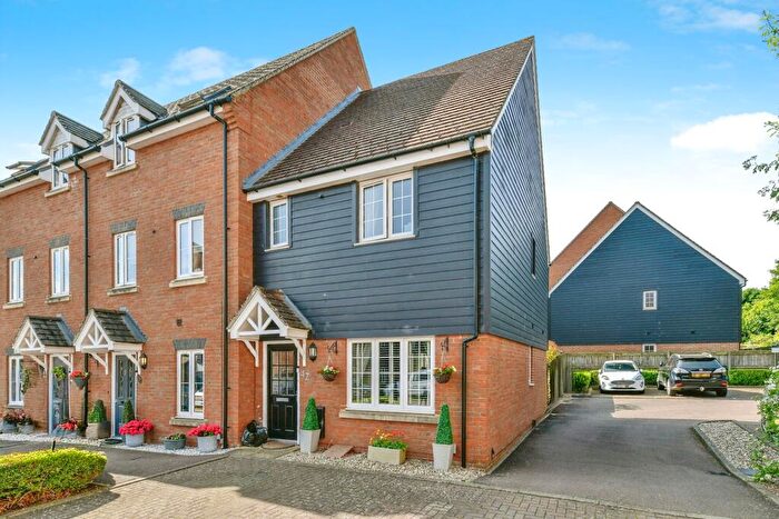 3 Bedroom End Of Terrace House For Sale In Pembridge Gardens, Stevenage, Hertfordshire, SG2