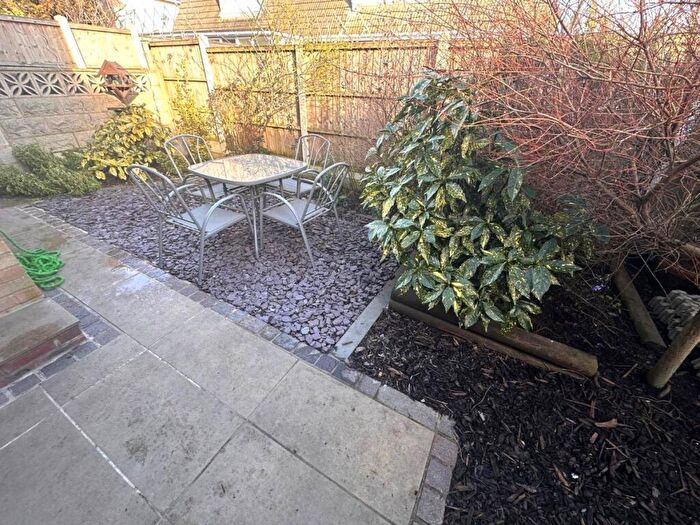 2 Bedroom Bungalow For Sale In Brandenburg Road, Canvey Island, SS8