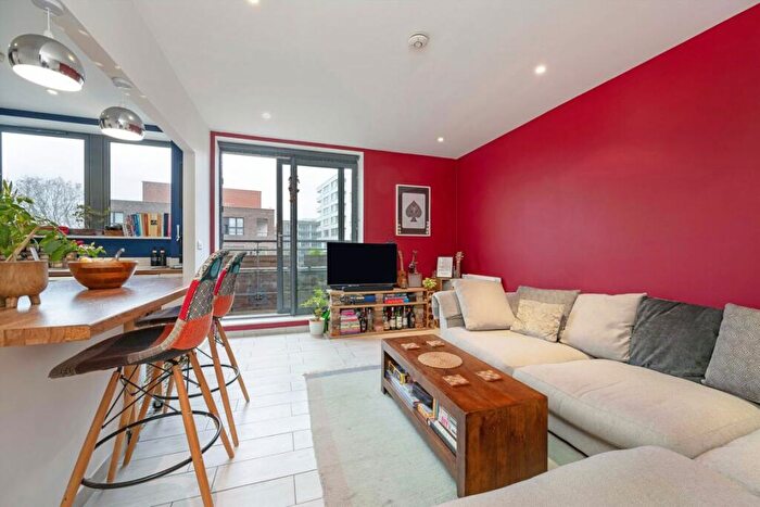 2 Bedroom Flat For Sale In Caledonian Road, Islington, N7