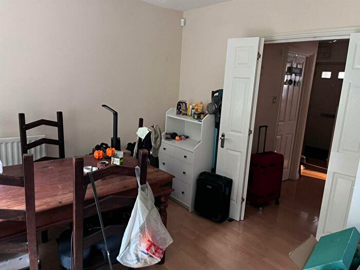 4 Bedroom Terraced House To Rent In Albert Mews, London, E14