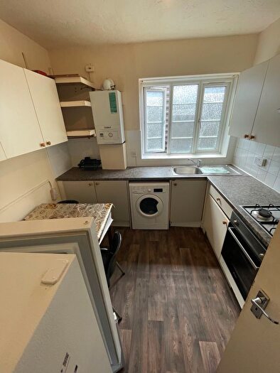 3 Bedroom Flat To Rent In North Circular Road, London, NW10