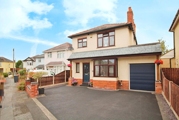 3 Bedroom Detached House For Sale In James Road, Greenhill, Kidderminster, DY10