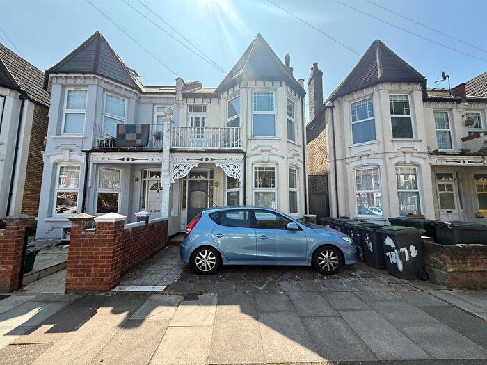 Studio To Rent In Sylvan Avenue, London, N22