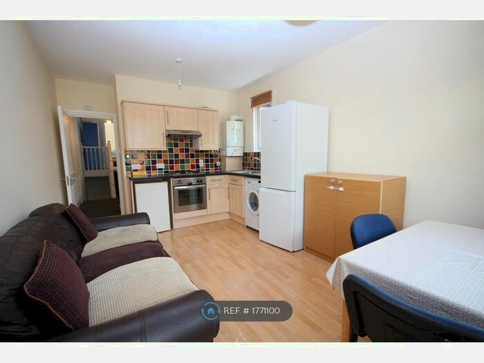 2 Bedroom Flat To Rent In Litchfield Gardens, London, NW10