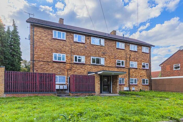 2 Bedroom Flat To Rent In Briery Way, Hemel Hempstead, HP2
