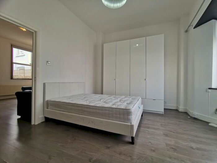 1 Bedroom Flat To Rent In Lechmere Road, London, NW2