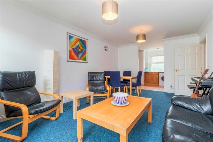 2 Bedroom Flat To Rent In Venneit Close, Oxford, OX1