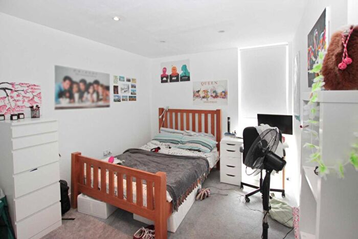 2 Bedroom Apartment To Rent In Central Street, London, EC1V