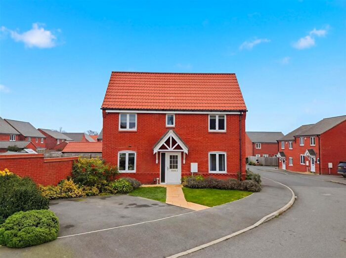 3 Bedroom Semi-Detached House For Sale In Eskdale Close, Dunston, Chesterfield, S41