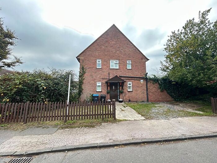 3 Bedroom Detached House To Rent In Hornbeams Avenue, Enfield, EN1
