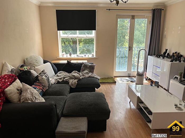 2 Bedroom Flat For Sale In River Bank Close, Maidstone, Kent, ME15