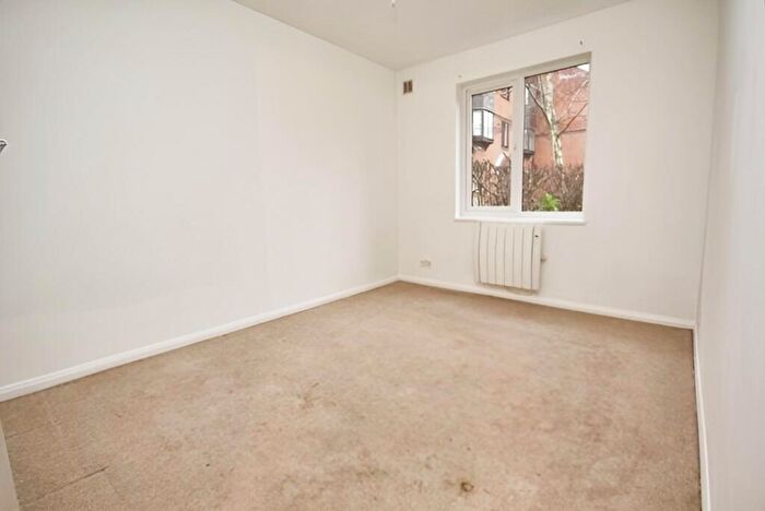 2 Bedroom Apartment To Rent In Woking Surrey, GU2