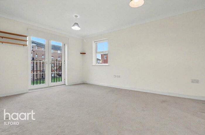 2 Bedroom Flat To Rent In Piper Way, Ilford, IG1