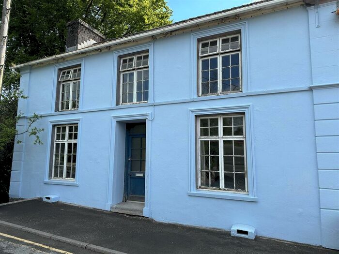 4 Bedroom House For Sale In Bridge Street, Llanybydder, SA40