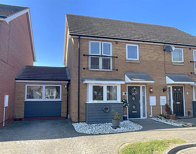 3 Bedroom End Of Terrace House For Sale In Inchmery Road, Grimsby, N.E Lincs, DN34