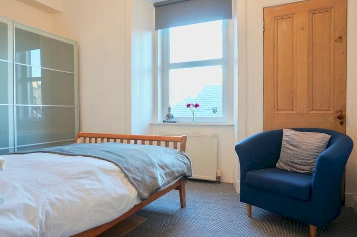 1 Bedroom Flat To Rent In West Park Place, Haymarket, Edinburgh, EH11