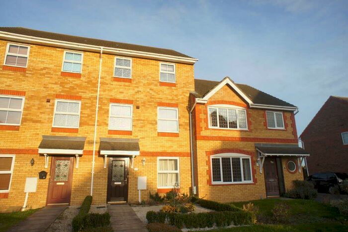 3 Bedroom Town House To Rent In Cheshire Rise, Bletchley, MK3