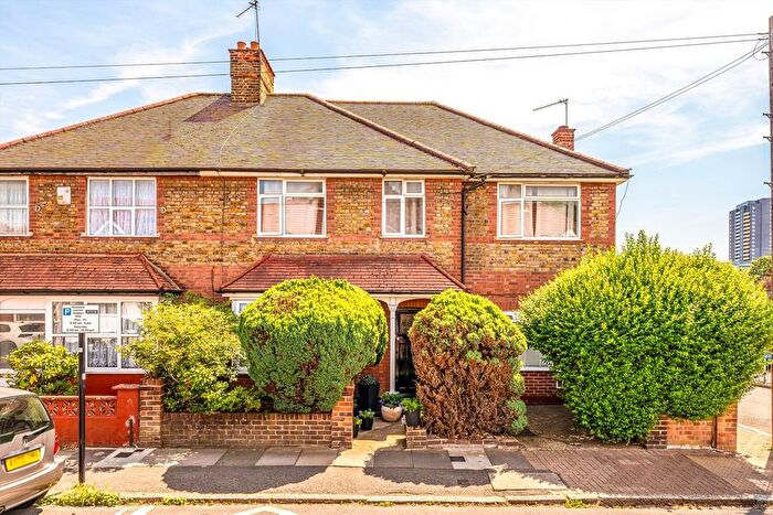 3 Bedroom Flat For Sale In Denbigh Road, Hounslow, TW3