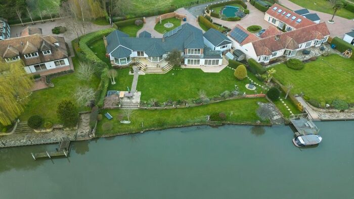 4 Bedroom Detached House To Rent In Down Place, Water Oakley, Windsor, SL4